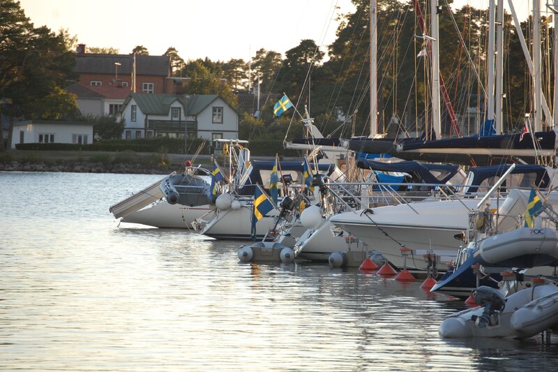 Segelbåtar i Karlsborgs hamn